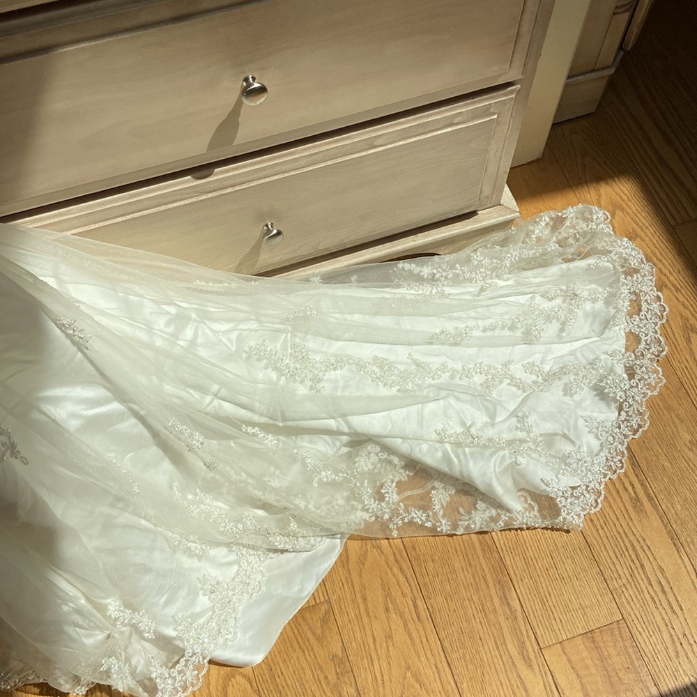 Alfred Angelo wedding gown ivory sz 20/22 euc - Picture 2 of 9